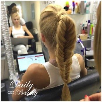 Плетение одной косички на сухие волосы
                    Салон краси Beauty Space Studio Київ