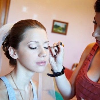 оформление бровей, наращивание ресниц, профессиональный макияж