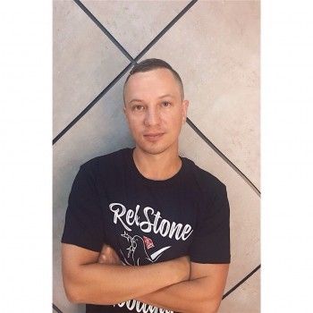чоловіча стрижка, оформлення брів, нарощеннявій