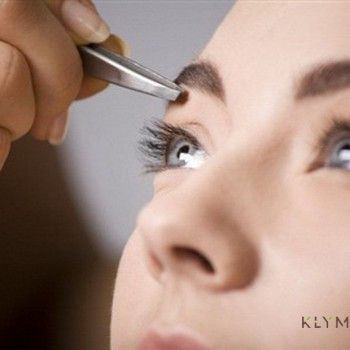 Коррекция бровей пинцетом, нитью 
                    Авторский салон красоты Klymazone Київ