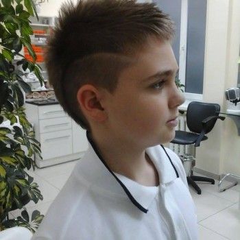 чоловіча стрижка, оформлення брів, нарощеннявій