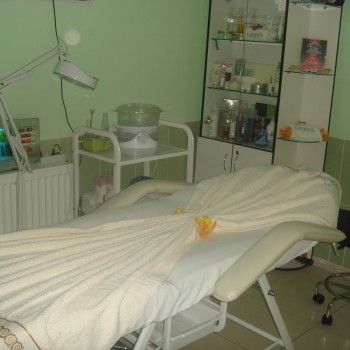 оформление бровей, наращивание ресниц