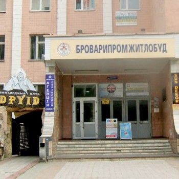 оформление бровей, наращивание ресниц