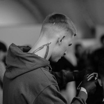 Стрижка под машинку
                    Барбершоп Barboss Киев