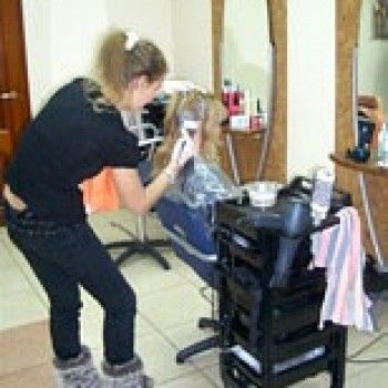 Укладка волос окрашивание оформление бровей, фото -  L'Флорес на Отрадном