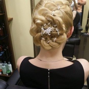 Прическа коктейльная
                    Салон красоты Мой любимый Київ