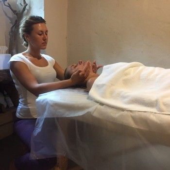 уход за лицом, массаж лица, оформление бровей, наращивание ресниц, косметология лица