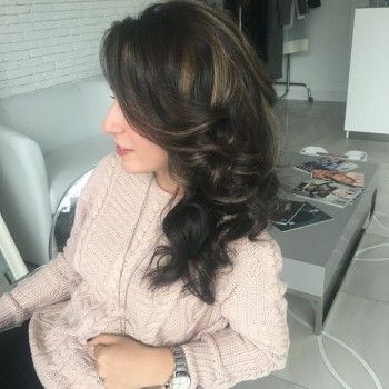 женская стрижка, оформление бровей, наращивание ресниц