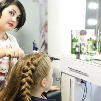плетение волос, оформление бровей, наращивание ресниц