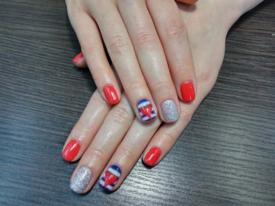 Червоний манікюр новорічний з блискітками, фото -  Beautynails