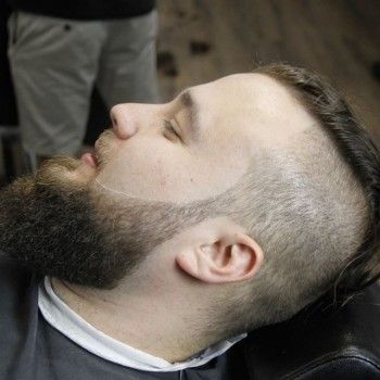 Бритье опасной бритвой
                    Барбершоп TheSketch Київ