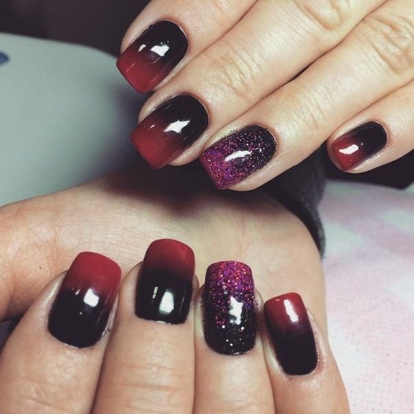 Червоний манікюр з блискітками чорний, фото - Нігтьова студія The Nail Room