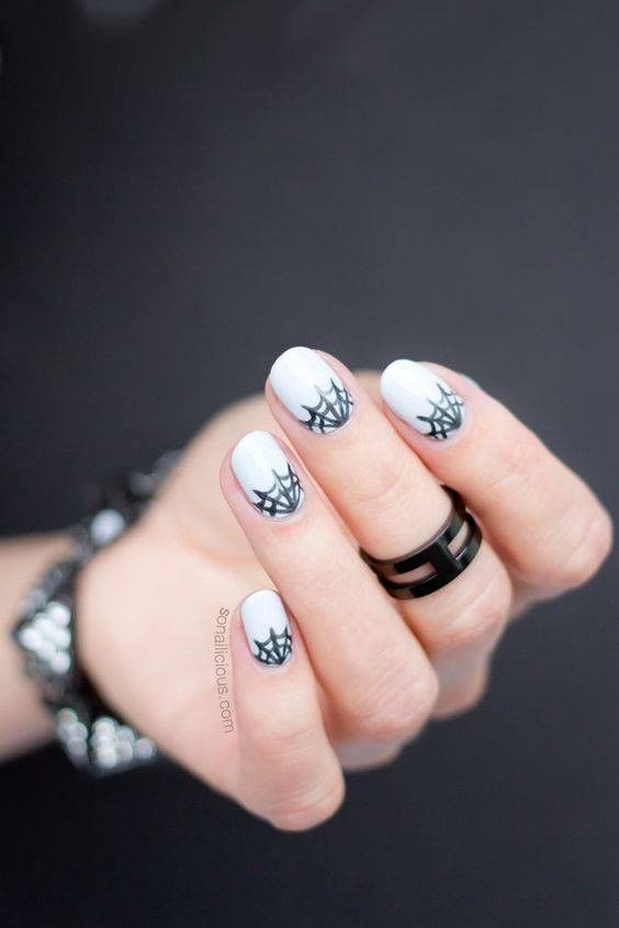 Маникюр на короткие ногти хэллоуин черно-белый, фото -  Lem Glam