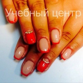 Классический (обрезной) маникюр
                    Студия маникюра MAKNAILS group Київ