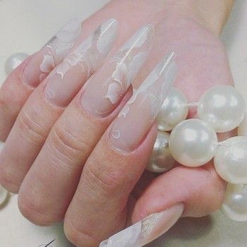 Наращивание ногтей под лак
                    Обучающий центр Amro Киев