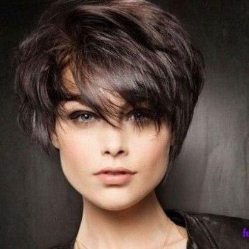 коротка жіноча стрижка, жіноча стрижка, стрижка на коротке волосся, стрижка гарсон, стрижка рваний каскад, жіноча зачіска