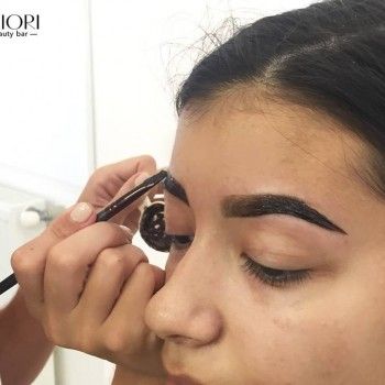 Коррекция и окрашивание бровей
                    Салон краси A-priori Одеса