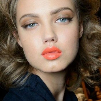 збільшення губ, догляд за обличчям, оформлення брів, нарощеннявій, професійний макіяж