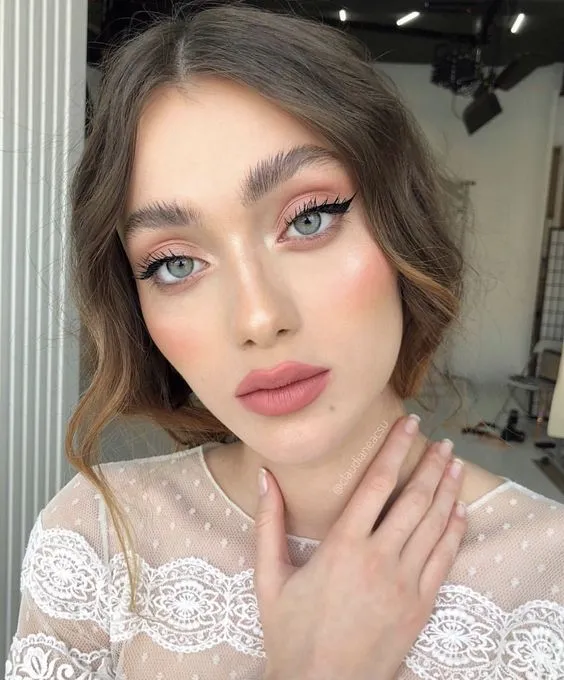 Макіяж Cut Crease для навислої повіки варіант 1