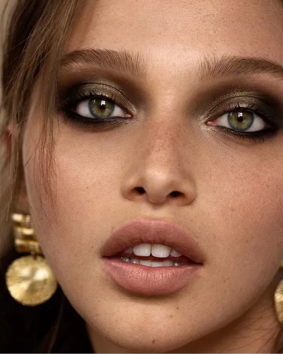 Smoky eyes для навислої повіки у коричневих тонах