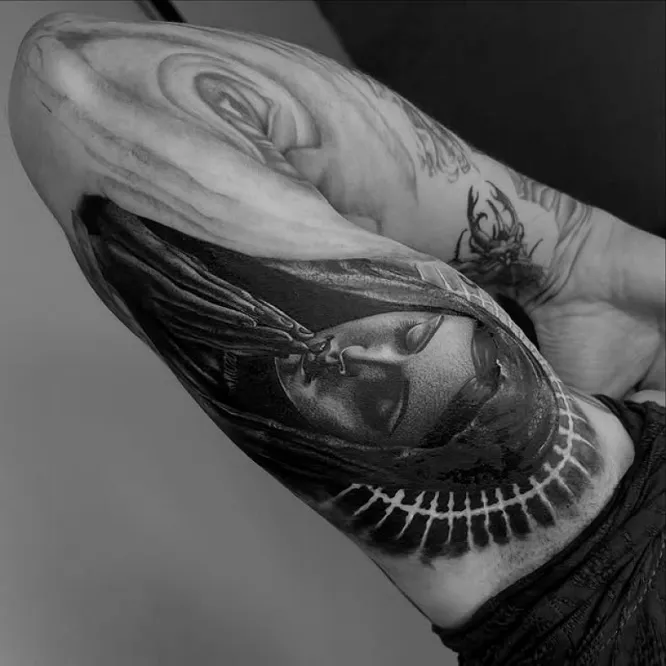 Тату-салон TATTOO LAMARCH у центрі Києва — реалізм, графіка, кольорові тату